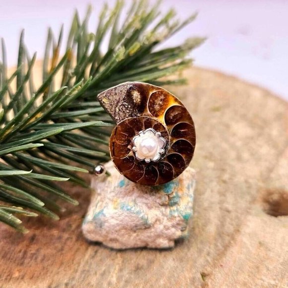 Beautiful Nature Conch Silver Flower Open Wrapped Ring - Picture 9 of 10